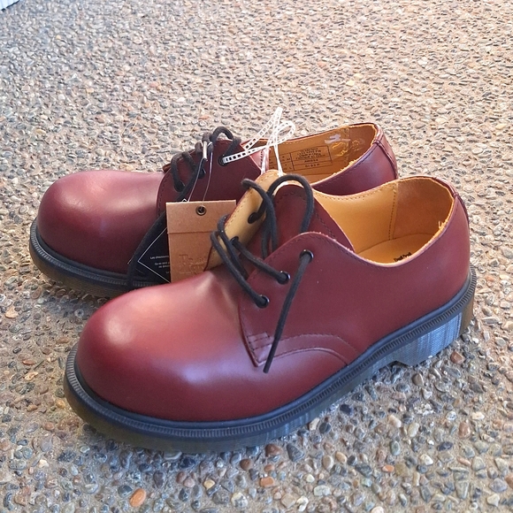 Dr. Martens Keaton 3 Trous Rouge Cerise – Capuchon D'acier, Cuir Véritable, Neuves Avec Boîte